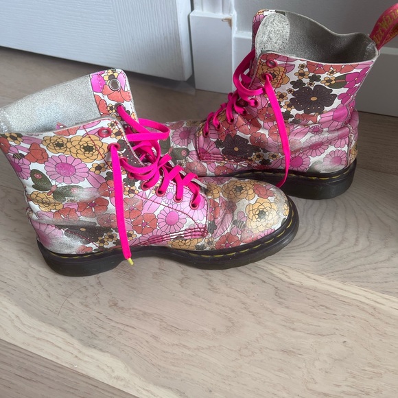 RARE FIND Dr Marten Pascal Floral - Picture 5 of 12